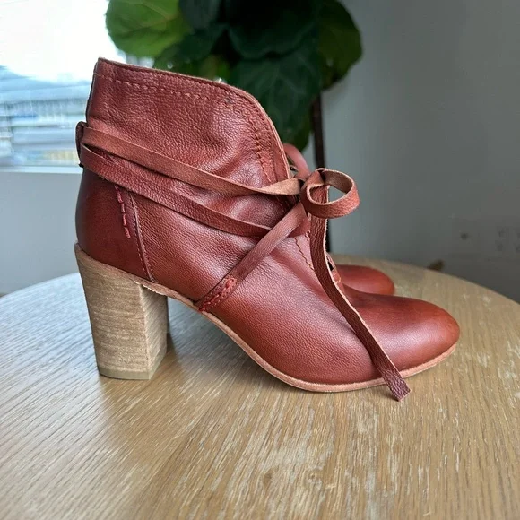 Free People Leather Booties with ties. Cognac Size 37. - Picture 10 of 10